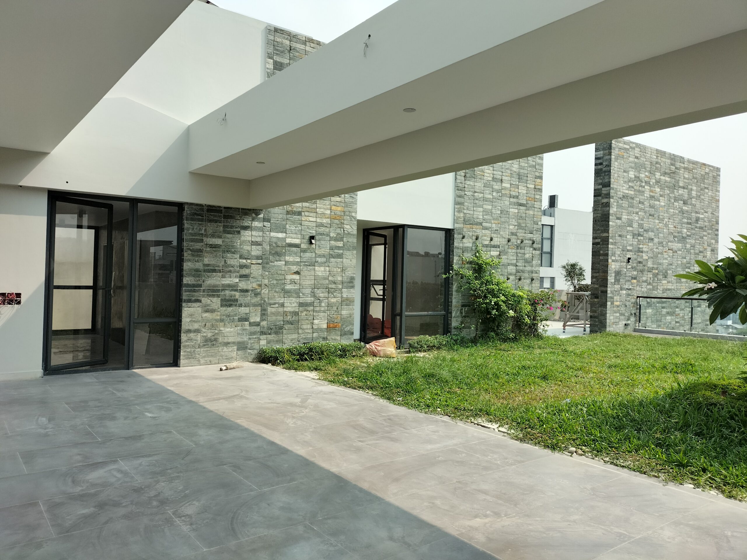 Unfurnished Apt for Rent In Baridhara (Road# 04)